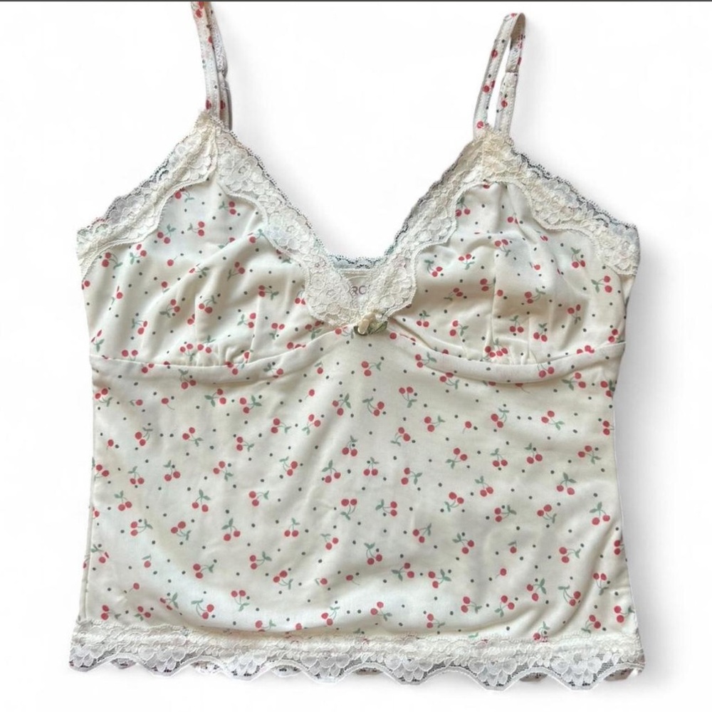 NWT Cream Top with Cherry Print & Lace Trim. Size M.
